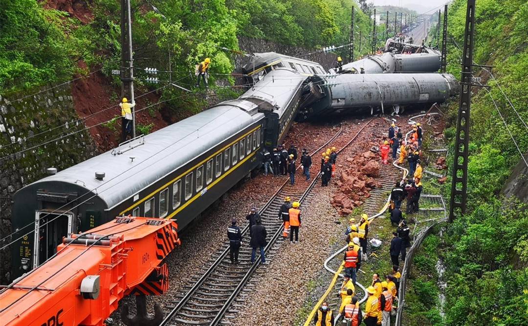 火車脫軌撞車事故頻發(fā)原因深度解析，火車事故頻發(fā)，深度剖析脫軌撞車原因