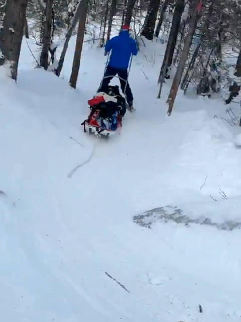 悲劇降臨，5歲兒童隨舅舅滑野雪遭遇不幸身亡，5歲兒童野雪滑行意外身亡的悲劇